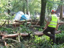 Żywioł zniszczył leśny obóz harcerski