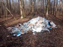 Remont skończony, las zaśmiecony